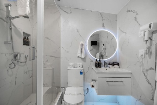 Colonial Village Motel image 17