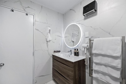 Colonial Village Motel image 18