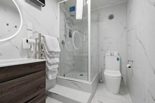 Colonial Village Motel image 21