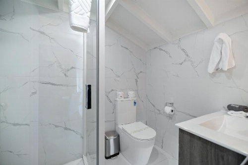 Colonial Village Motel image 28